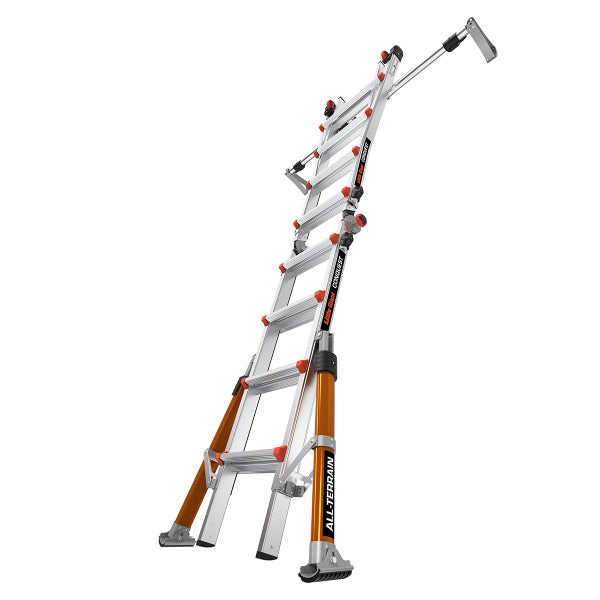 Little Giant Conquest All-Terrain Mehrzweckleiter aus Aluminium mit verstellbaren Beinen für unebene Untergründe.