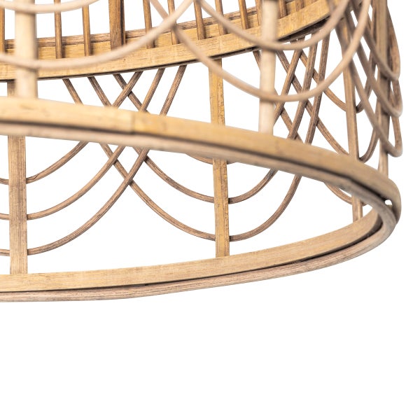 Detailansicht einer Pendelleuchte aus Rattan