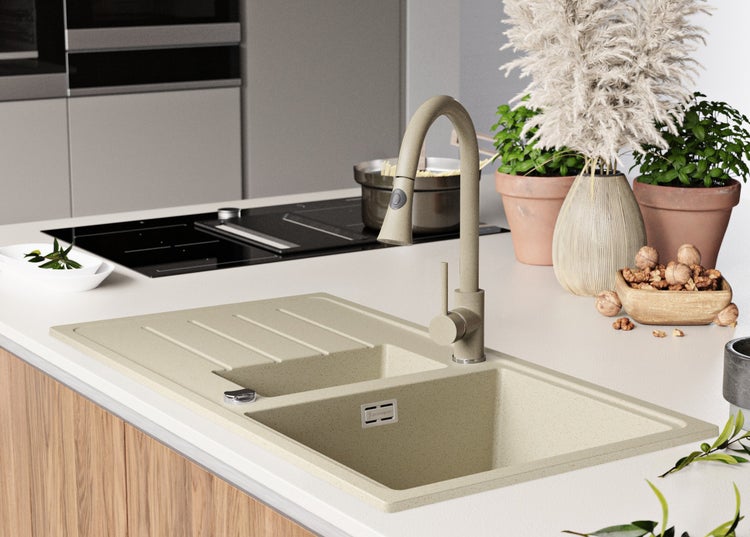 Küchenszene mit Spüle und Armatur