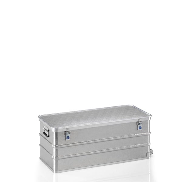 Transportbox aus Aluminium mit Rollen, seitlichem Tragegriff und Hebelspannverschlüssen.