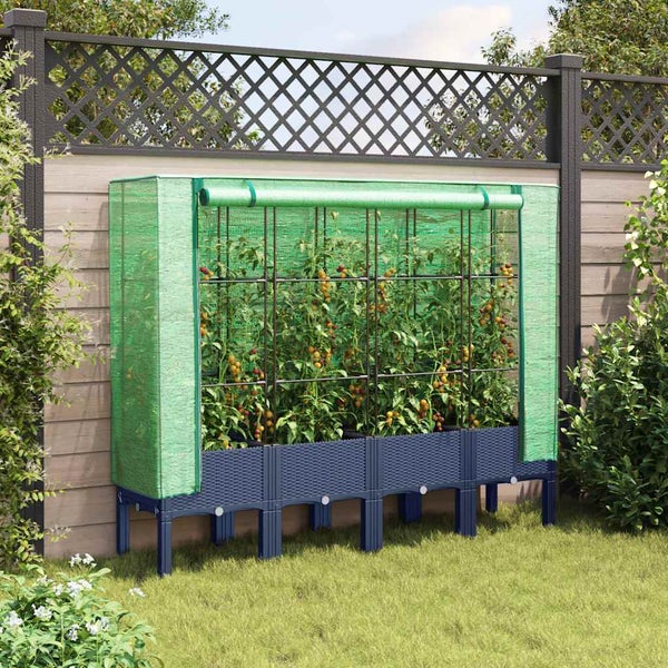 Dreiteiliges Hochbeet mit grünem Tomaten-Gewächshaus-Aufsatz aus Netzmaterial und Metall-Rankgitter vor einem Gartenzaun.