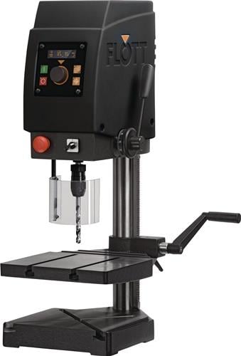 Tischbohrmaschine mit Flott Logo, digitalem Display, verstellbarem Metall-Bohrtisch und transparentem Schutzschild.