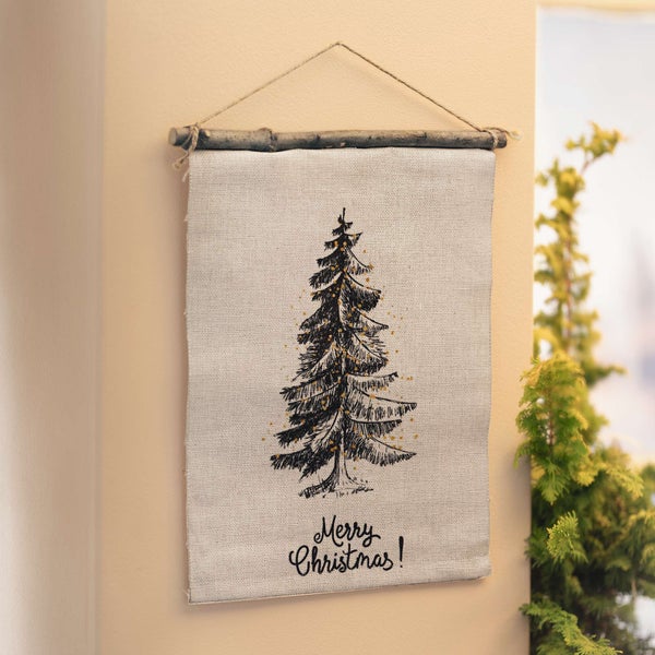 Dekorative Wandbehang mit Tannenbaum-Motiv und der Aufschrift 'Frohe Weihnachten!'