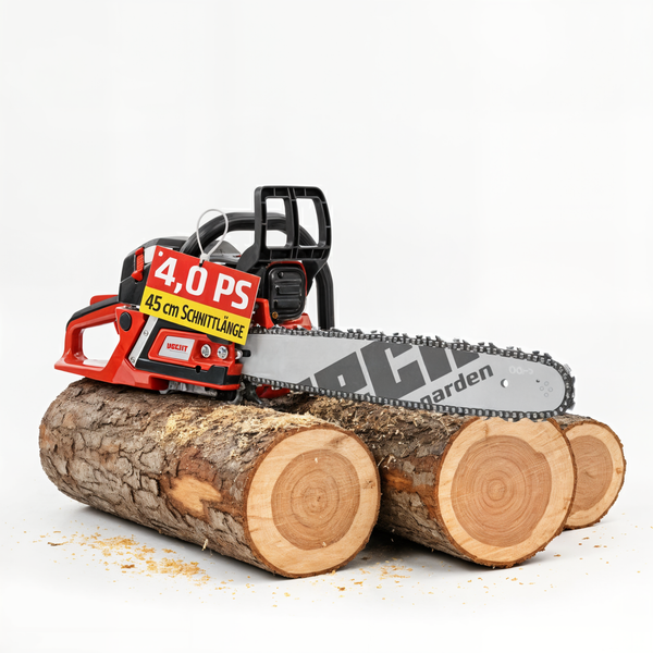 Motorsäge mit 45 cm Schnittlänge auf Holzstämmen