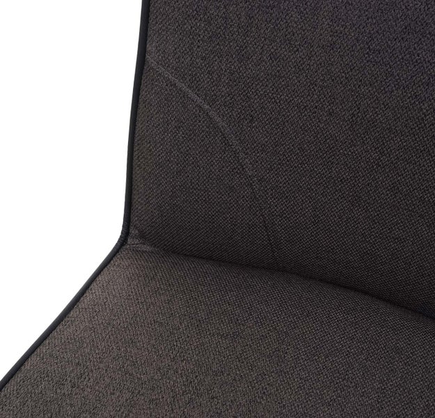 Detailaufnahme der Sitzfläche und Rückenlehne eines Stuhls mit Stoffbezug