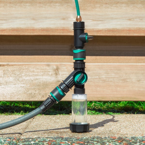 Vonroc Schaumsprüher für den Gartenschlauch mit Dosierbehälter und Einstellknopf zur Reinigung von Oberflächen