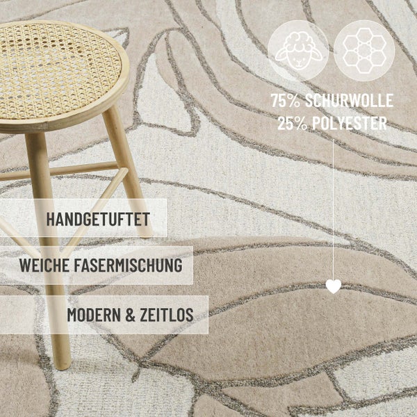 Handgetufteter Teppich, modern und zeitlos, aus 75 Prozent Schurwolle und 25 Prozent Polyester, weiche Fasermischung, neben einem Holzhocker.