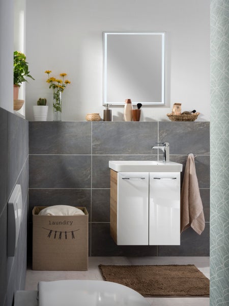 FACKELMANN MILANO Gäste WC Set 5 Teile / Waschbecken / Waschbeckenunterschrank / Waschbeckenbeleuchtung / Armatur / LED-Spiegel / Badmöbel Set / Korpus: Braun hell / Front: Weiß / Breite: 55 cm