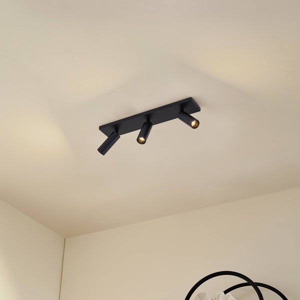 Deckenleuchte mit drei Strahlern für Innenräume