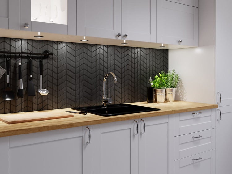 Glasmosaik auf Netz für Bad und Küche 17.2cm x 29.8cm - Mini Soft Black Chevron