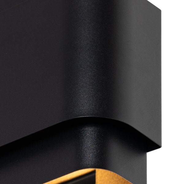 Detailaufnahme einer schwarzen Deckenleuchte