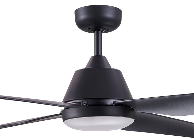 Deckenventilator mit integrierter Leuchte und mehreren Ventilatorflügeln