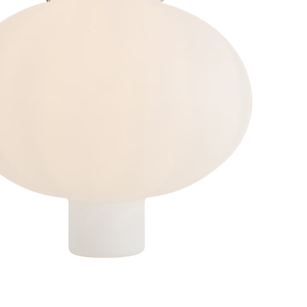 Weiße Tischlampe aus Glas mit ovalem Schirm und rundem Sockel.
