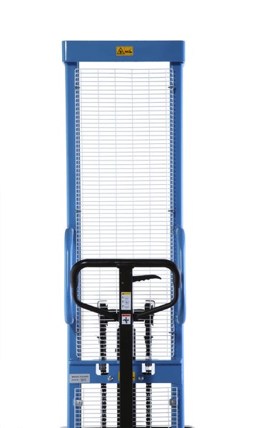 Manueller Hochhubwagen mit blauem Stahlrahmen, weißem Schutzgitter und schwarzem Deichselgriff.