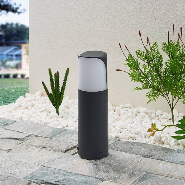 Rechteckige, schwarze Wandleuchte für den Außenbereich