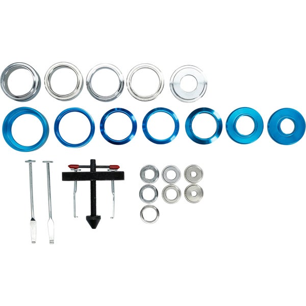 Werkzeugsatz mit verschiedenen Ringen und Werkzeugen