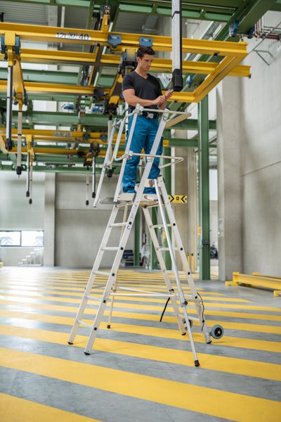 PROREGAL Plattformleiter FlexxStep 4 Sprossen Inkl. Beidseitigem Handlauf Aluminium Rutschsichere Leiterschuhe
