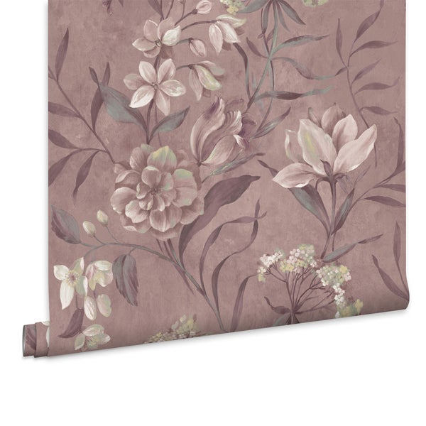 Vliestapete mit großflächigem Blumenmuster und Blattranken im malerischen Stil.