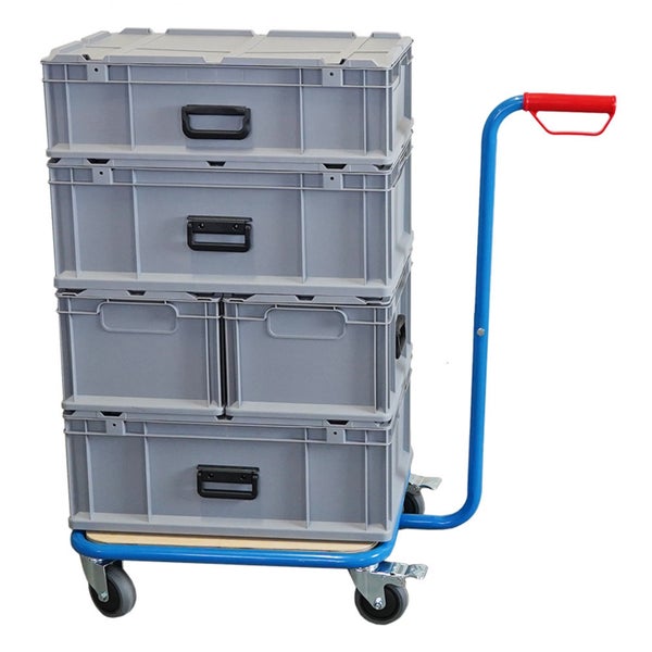 Stapelbare Transportboxen auf Transportwagen