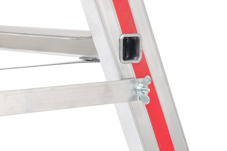 Detailansicht einer Aluminiumleiter mit Sicherheitsband und Flügelmutter