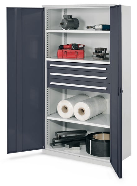 Werkzeugschrank mit Regalen, Schubladen und verschiedenen Werkzeugen