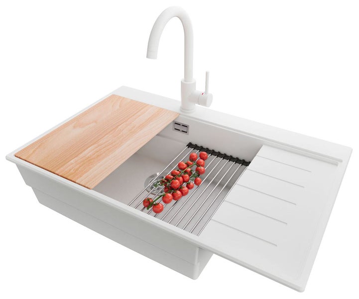 Spüle mit Abtropffläche, Schneidebrett, Armatur und Abtropfgitter