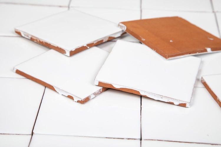 Quadratische Fliesen mit glasierter Oberfläche