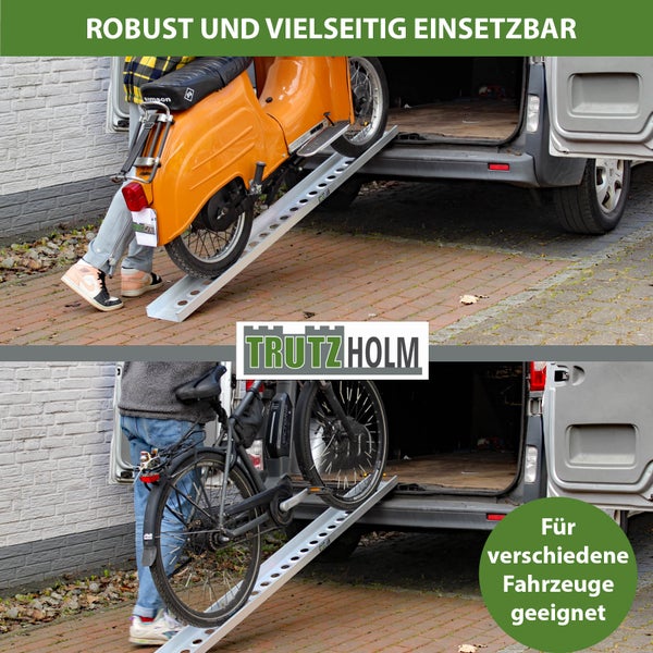Verladerampe aus Aluminium beim Verladen eines Rollers und eines E-Bikes in einen Transporter. Trutzholm Logo.