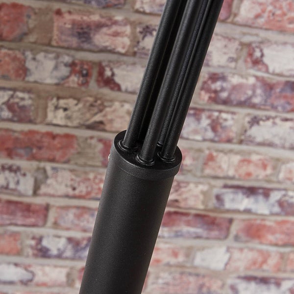 Detailaufnahme eines Lampenfußes mit drei Streben