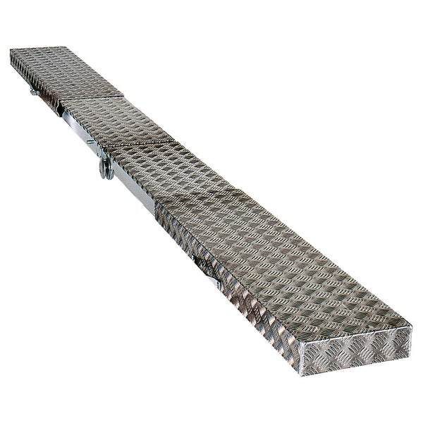 Auffahrschiene aus Aluminium-Riffelblech mit rutschhemmender Oberfläche.