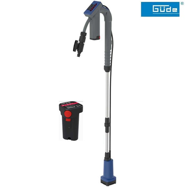 Güde Akku-Regenfasspumpe mit Teleskopstange und separatem Akku. Güde Logo.