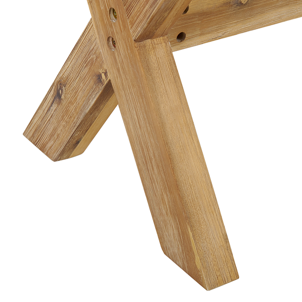 Detailansicht eines Holztischbeins in Kreuzform aus massivem Holz