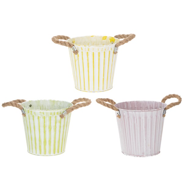 Drei kleine Deko-Eimer aus Metall mit Riffelstruktur und Seilgriffen in Gelb, Grün und Rosa im Vintage-Stil.