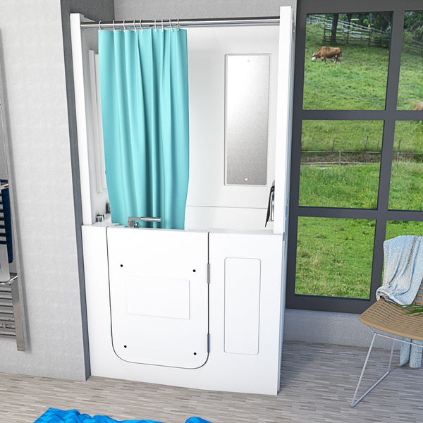 Seniorengerechte Badewanne mit integrierter Tür und Duschvorhang für barrierefreien Zugang im modernen Badezimmer mit Fenster.