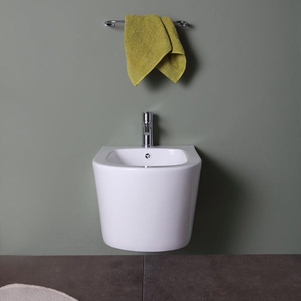 Keramik-Bidet und spülrandloses WC in glänzend weißer Farbe | Blues