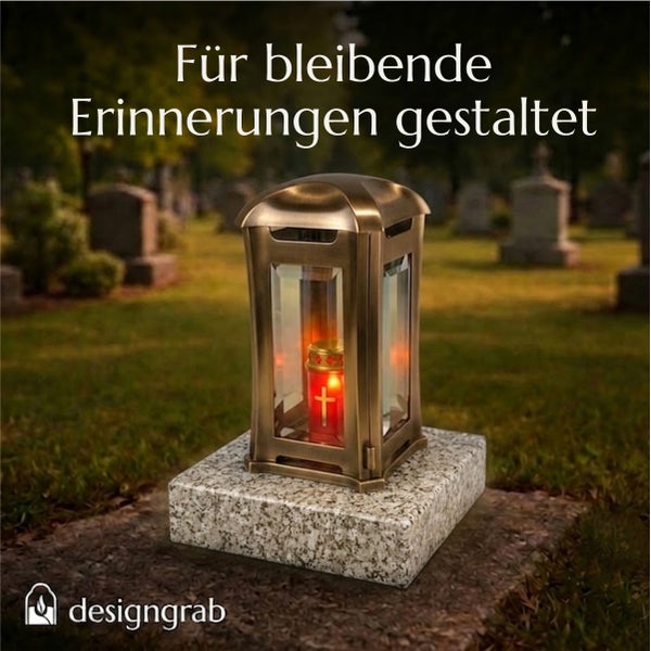 Eine metallene Grablampe mit brennender Kerze steht auf einem Granitsockel auf einem Friedhof, Designgrab Logo.