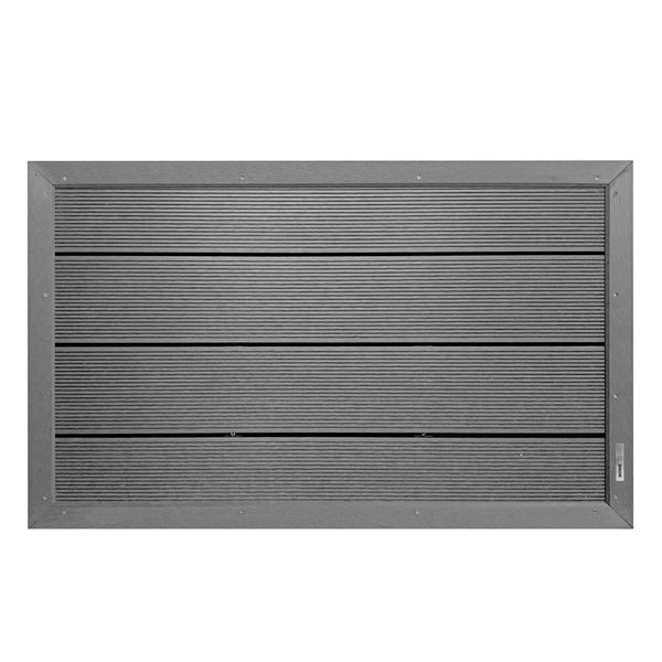 Graue, rechteckige Terrassenfliese aus Holz-Kunststoff-Verbundwerkstoff mit geriffelter Oberfläche und umlaufendem Rahmen.