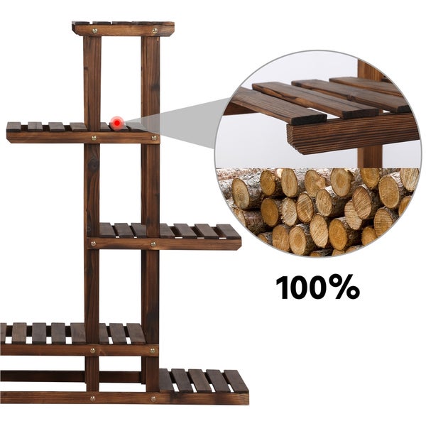 Detailansicht eines mehrstöckigen Pflanzenregals aus 100 Prozent Holz mit Fokus auf der Holzmaserung.