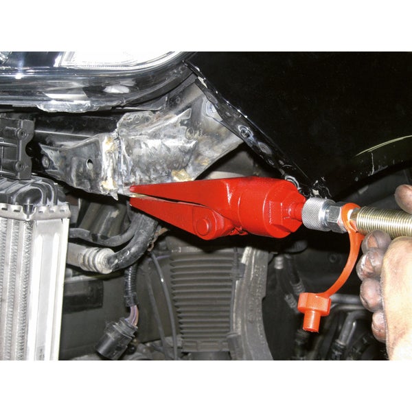 Metallblech auf geriffelter Metalloberfläche