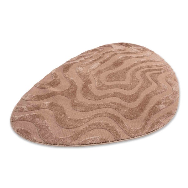 Ovaler Badteppich in Taupe mit wellenförmigem dreidimensionalem Muster und weicher Struktur.