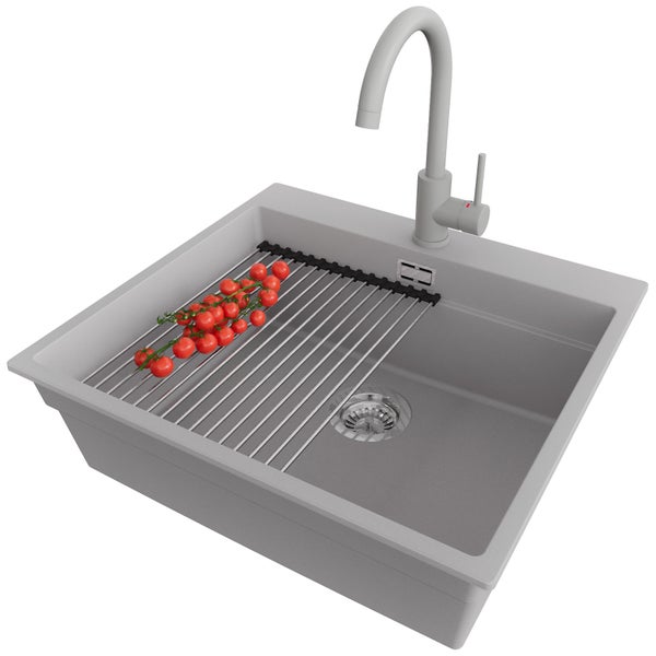 Spüle mit Abtropfgitter und Wasserhahn