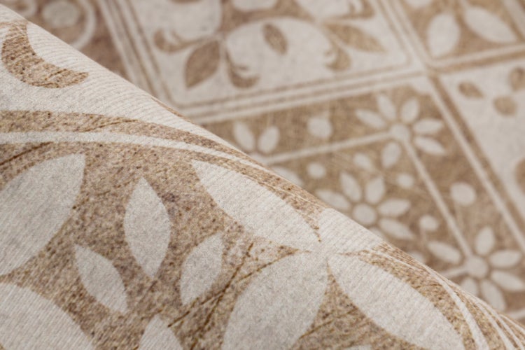 Vinylboden als Rollenware mit ornamentalem Muster in Fliesenoptik