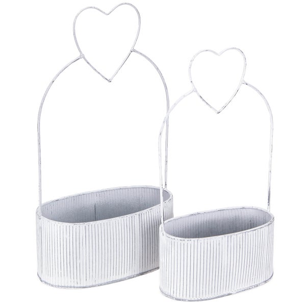 Zwei weiße Metall-Pflanzgefäße mit Herzdesign für den Innenbereich