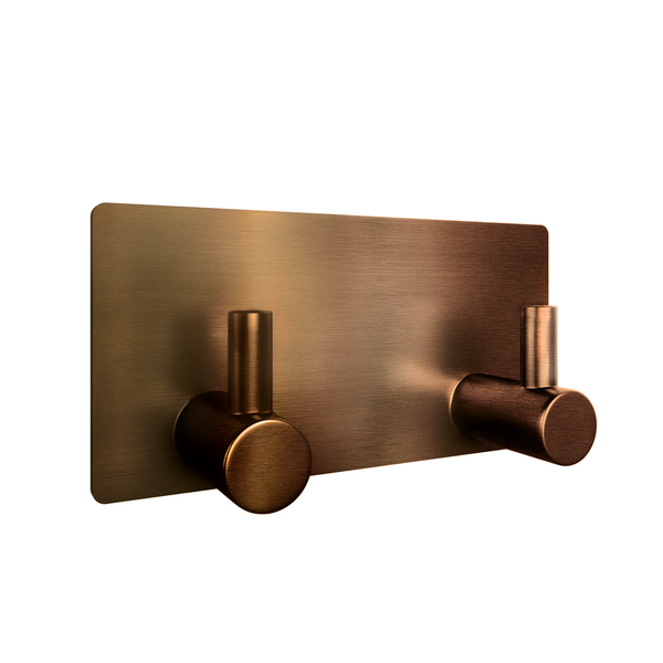 Doppelter Wandhaken aus gebürstetem Metall in Kupferoptik zur Wandmontage.