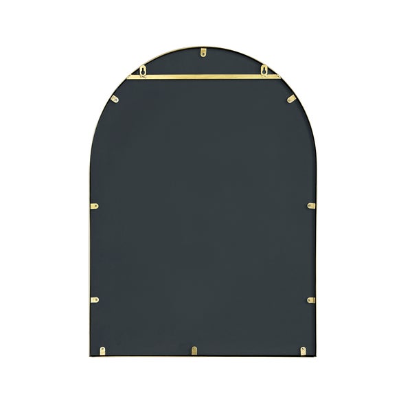 Rückansicht eines bogenförmigen Wandspiegels mit Metallrahmen und integrierten Aufhängungen für die Wandmontage.