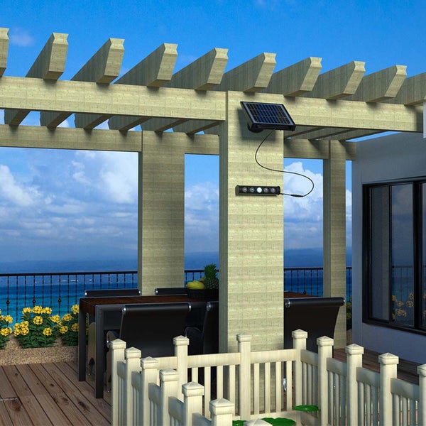 Szene einer Terrasse mit Solarpanel und Leuchte für den Außenbereich.