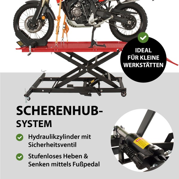Motorrad auf einer Scherenhebebühne mit hydraulischem Zylinder und Fußpedalbedienung, ideal für kleine Werkstätten.