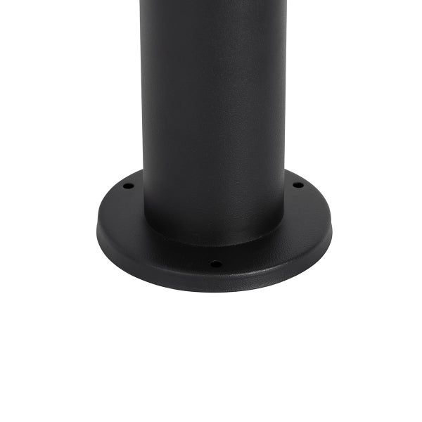Schwarzer Standfuß einer Außenleuchte aus Metall mit rundem Sockel und Befestigungslöchern.