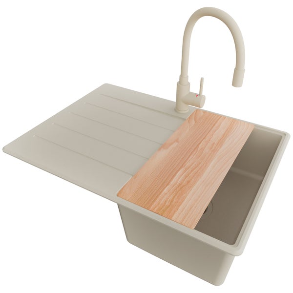 Spüle mit Abtropffläche, Armatur und Schneidebrett