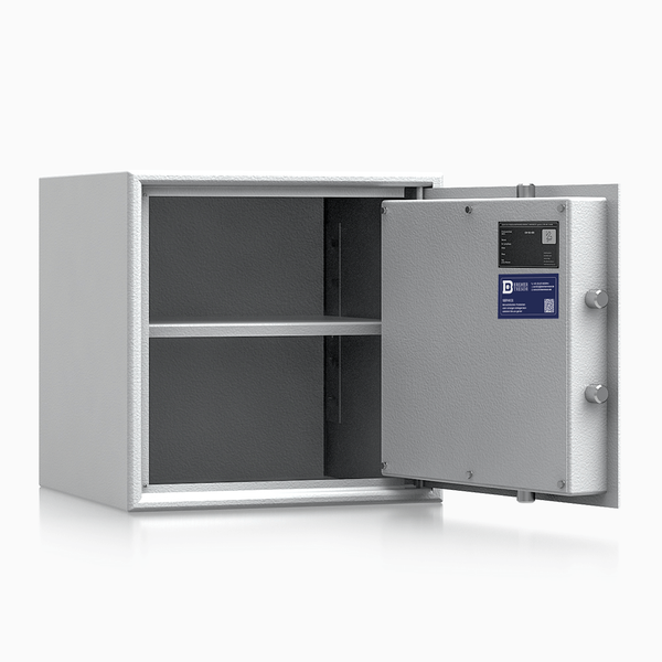 Offener Wertschutzschrank aus Metall mit einem Fachboden von Bremer Tresor.